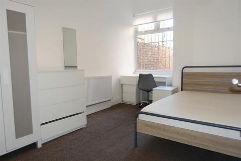 6 bedroom terraced house to rent, Marton Road, Middlesbrough, TS4 2EN