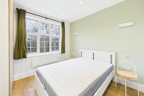 2 bedroom apartment to rent, Park Road, East Twickenham