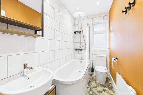 2 bedroom apartment to rent, Park Road, East Twickenham
