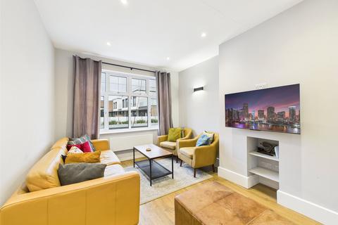 2 bedroom apartment to rent, Park Road, East Twickenham