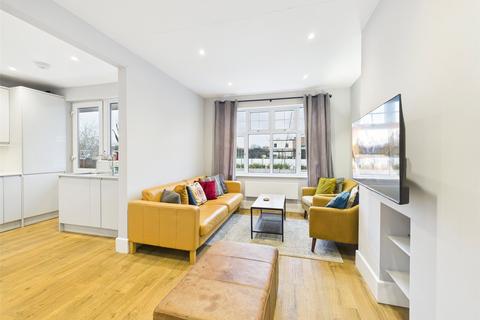 2 bedroom apartment to rent, Park Road, East Twickenham