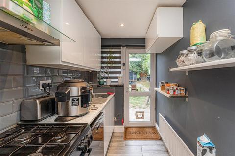 2 bedroom ground floor flat for sale, Stanmore Road, London, N15
