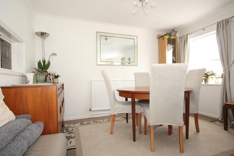 3 bedroom terraced house to rent, Woking GU21