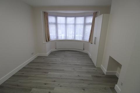3 bedroom semi-detached house to rent, The Highway, Stanmore, HA7