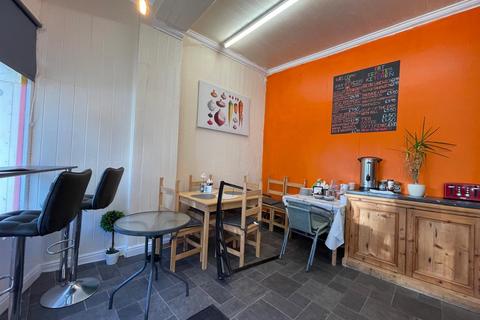 Chalet to rent, North Marine Road (shop), Scarborough YO12