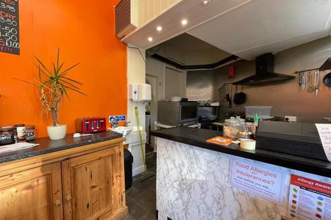 Chalet to rent, North Marine Road (shop), Scarborough YO12