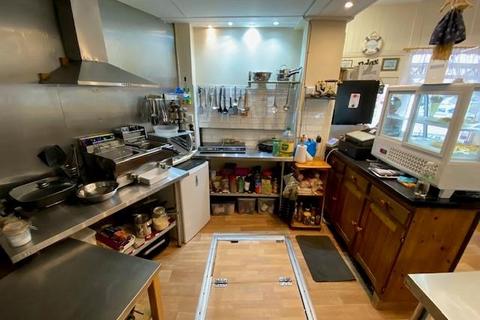 Chalet to rent, North Marine Road (shop), Scarborough YO12