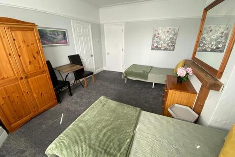 1 bedroom flat to rent, Heron Court Road, Winton, Bournemouth