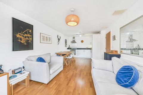 2 bedroom flat for sale, St. Georges Grove, London, SW17