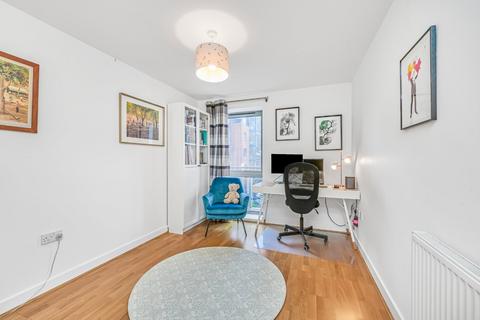 2 bedroom flat for sale, St. Georges Grove, London, SW17