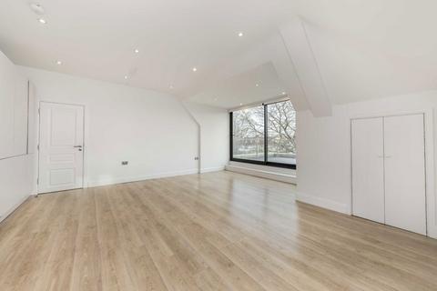3 bedroom flat to rent, Gunnersbury Avenue, London W5