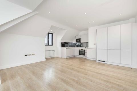 3 bedroom flat to rent, Gunnersbury Avenue, London W5