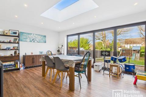 4 bedroom semi-detached house for sale, Norsey View Drive, Billericay