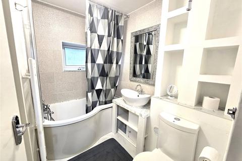 1 bedroom apartment to rent, Hobart Road, Hayes, Greater London, UB4