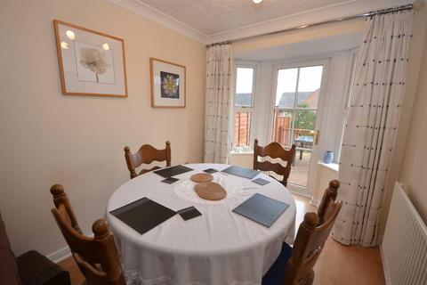 3 bedroom detached house to rent, Navigation Loop, Stone