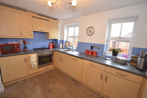 3 bedroom detached house to rent, Navigation Loop, Stone