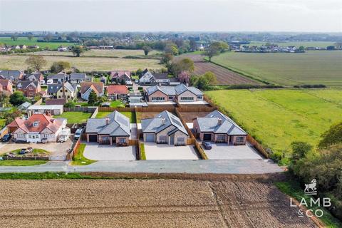 3 bedroom detached bungalow for sale, Thorrington Road, Little Clacton CO16