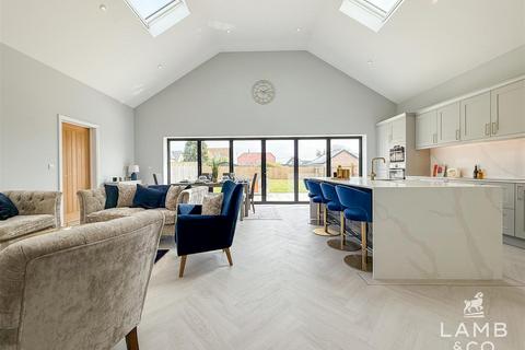 3 bedroom detached bungalow for sale, Thorrington Road, Little Clacton CO16