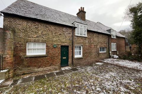 4 bedroom house to rent, Squires Bridge Road, Shepperton TW17