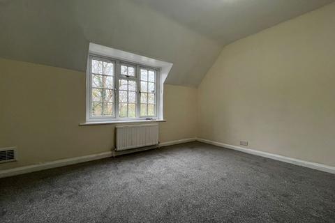 4 bedroom house to rent, Squires Bridge Road, Shepperton TW17