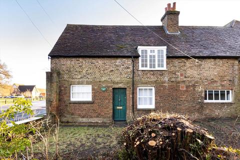 4 bedroom house to rent, Squires Bridge Road, Shepperton TW17