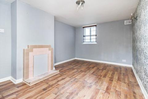 4 bedroom house to rent, Squires Bridge Road, Shepperton TW17