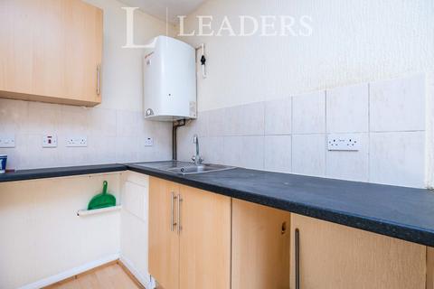 Studio to rent, South Street, Eastbourne, BN21