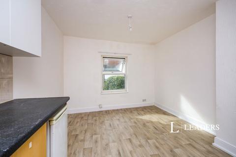 Studio to rent, South Street, Eastbourne, BN21