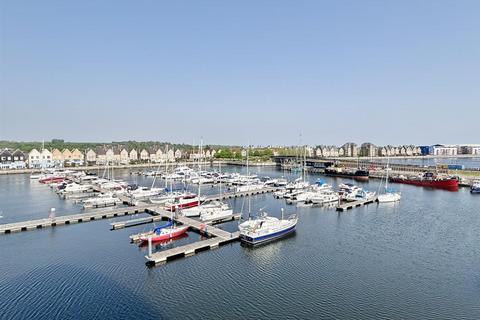 2 bedroom apartment for sale, Dock Head Road, Chatham