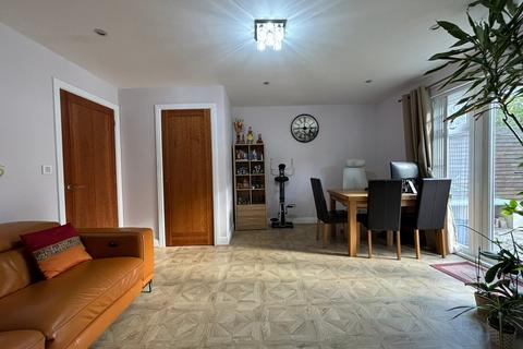 3 bedroom end of terrace house to rent, Mitford Close, Three Mile Cross, Reading, RG7