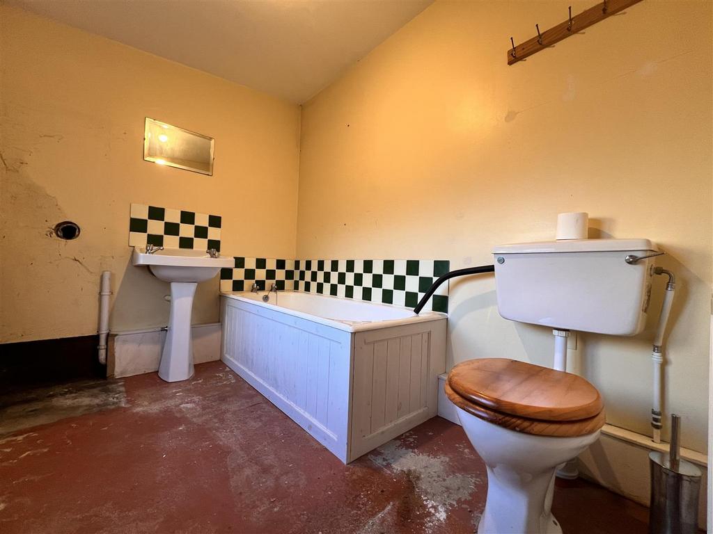 Bathroom.JPG
