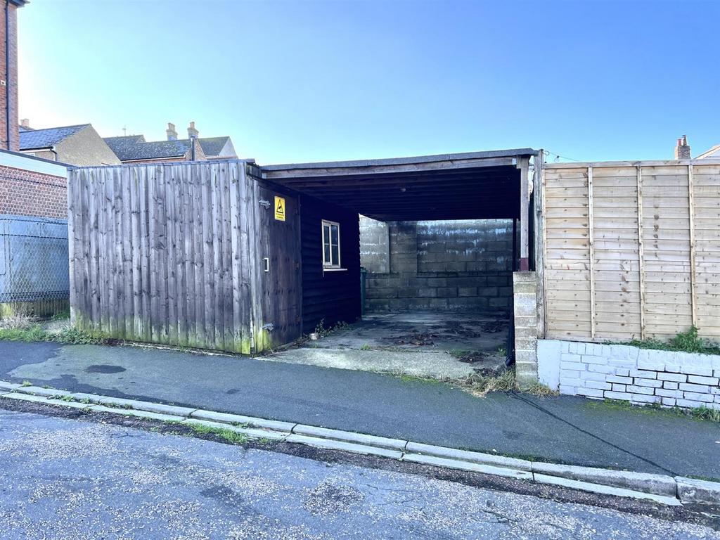 Car Port: