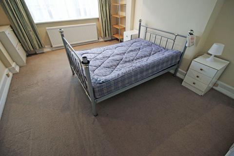3 bedroom apartment to rent, Kenton Road, Harrow, HA3