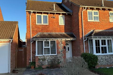 2 bedroom house to rent, Laurel Close, Worthing