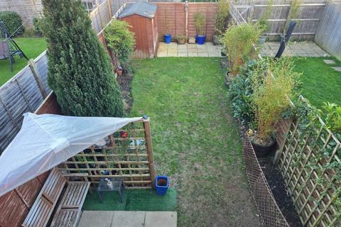 2 bedroom house to rent, Laurel Close, Worthing