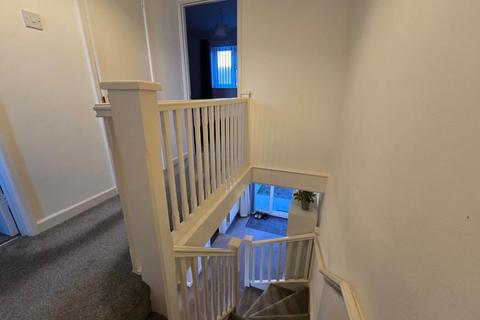 2 bedroom house to rent, Laurel Close, Worthing
