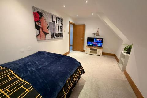 2 bedroom house share to rent, Borehamwood WD6