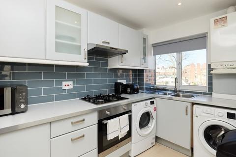 2 bedroom flat to rent, Iverson Road