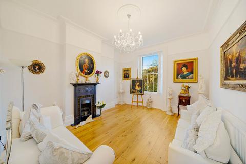 2 bedroom apartment for sale, Royal Crescent, Weston-super-Mare - Fully Refurbished & Character Filled Apartment