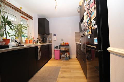 2 bedroom flat to rent, South Ealing, W5
