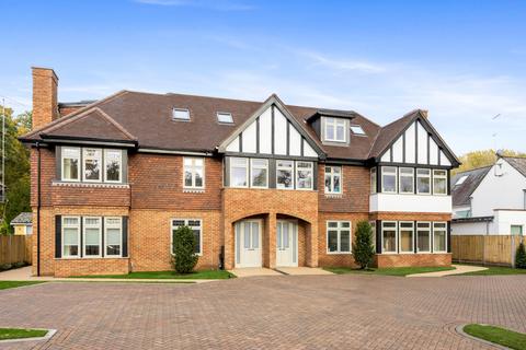 4 bedroom terraced house for sale, Ronmar, Leatherhead Road, Oxshott, KT22