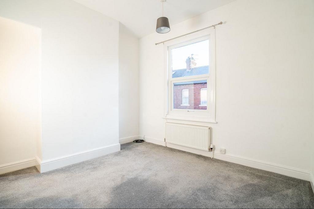 71 QVS Bedroom.JPG