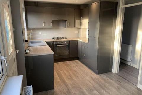 3 bedroom end of terrace house to rent, Trent Way, Newark, NG24