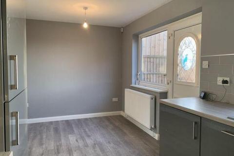 3 bedroom end of terrace house to rent, Trent Way, Newark, NG24