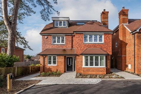 LEATHERHEAD ROAD, BOOKHAM, KT23