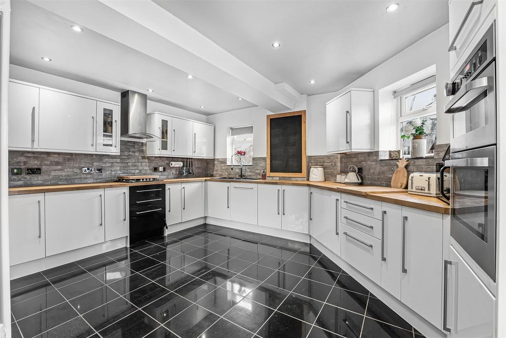 Kitchen / Breakfast Room