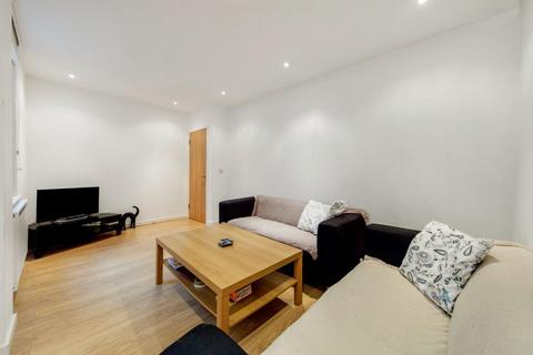 3 bedroom flat to rent, Coldharbour Lane, SW9