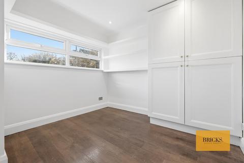 undefined, The Drummonds, Buckhurst Hill IG9