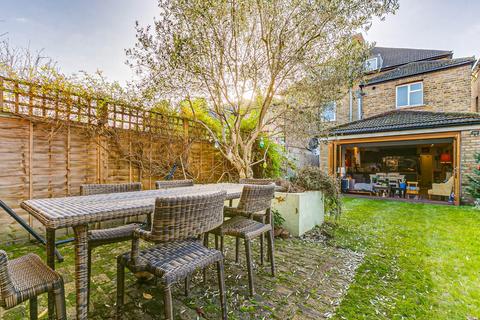 2 bedroom flat to rent, Ormeley Road , London ,