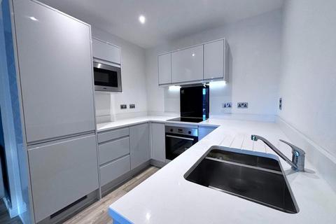 2 bedroom flat to rent, 21 Chailey Place, Hayes